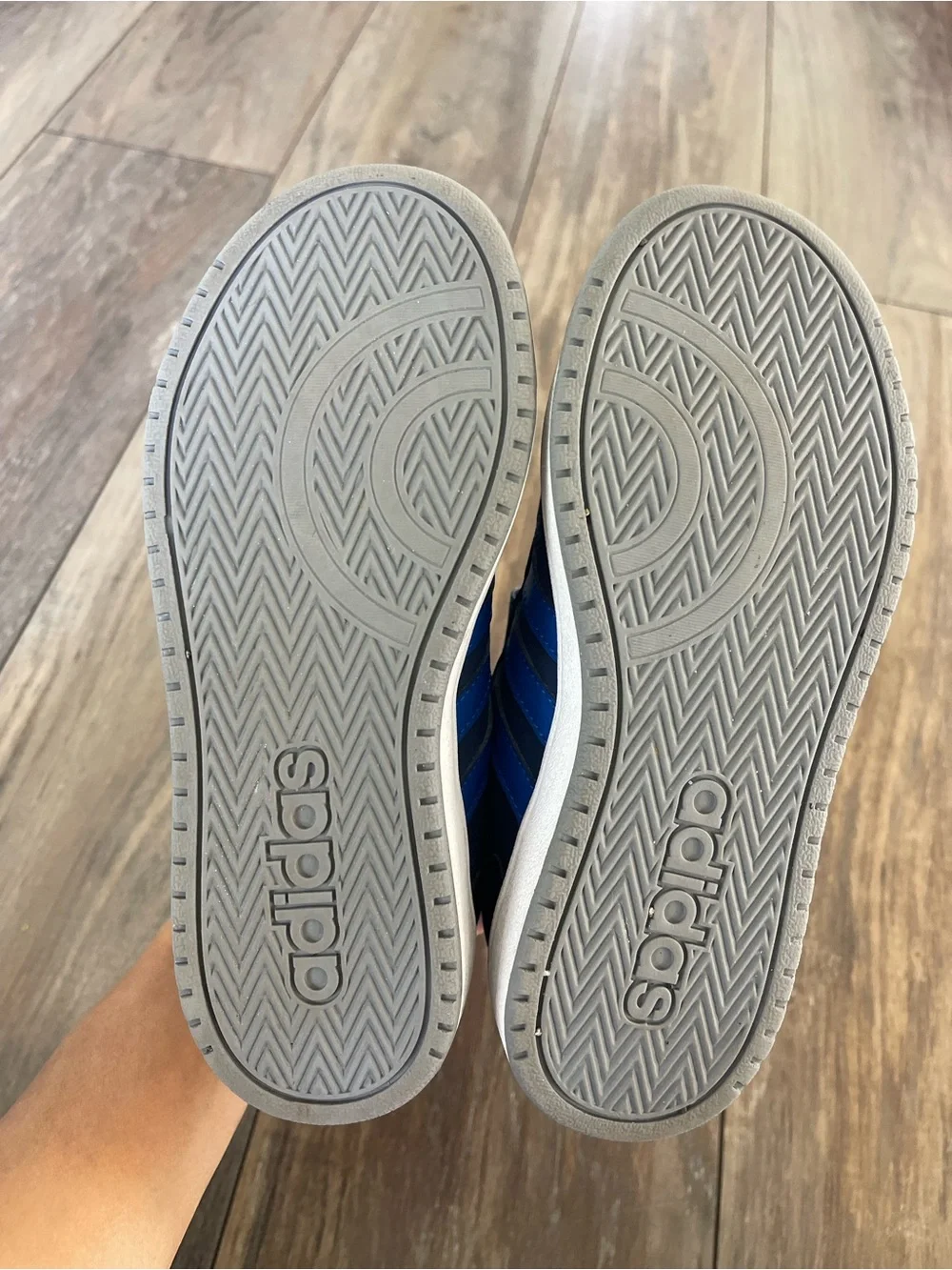 Adidas Hoops 2.0 CMF I, Boys sneakers Navy blue Size US 2.5 (Eur 34) Barely worn